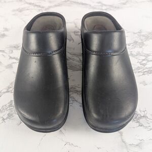 Klogs Size 9 Slip Resistant Non-marking Clogs In Black